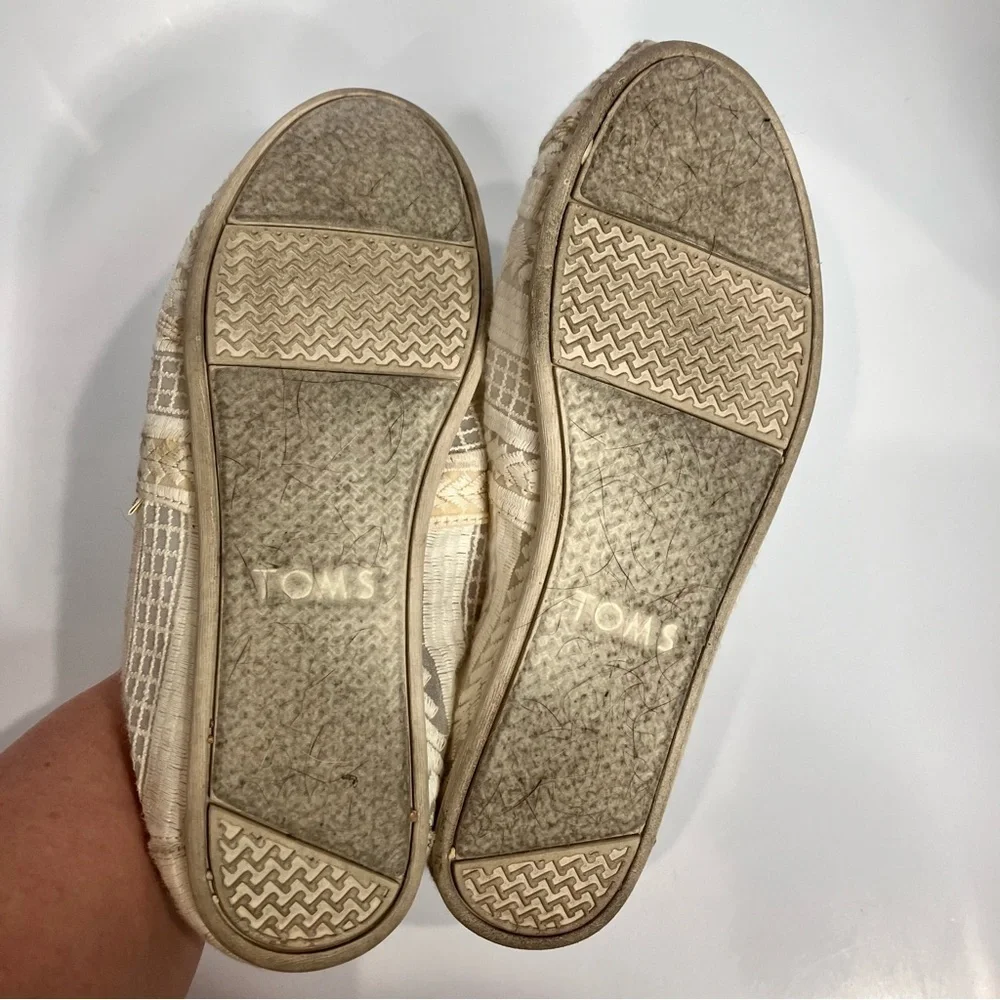 Toms off‎ white flats size 7